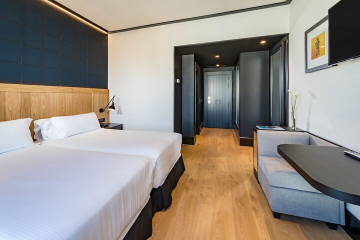 Room 12 of 93