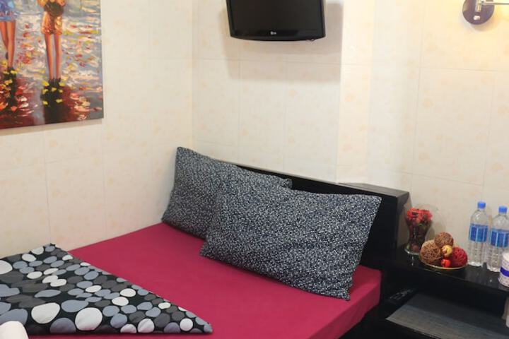 Room 6 of 31