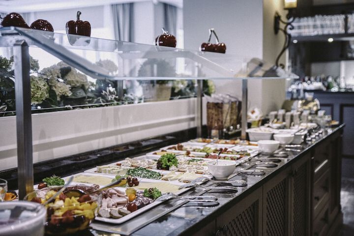 Dining 31 of 42