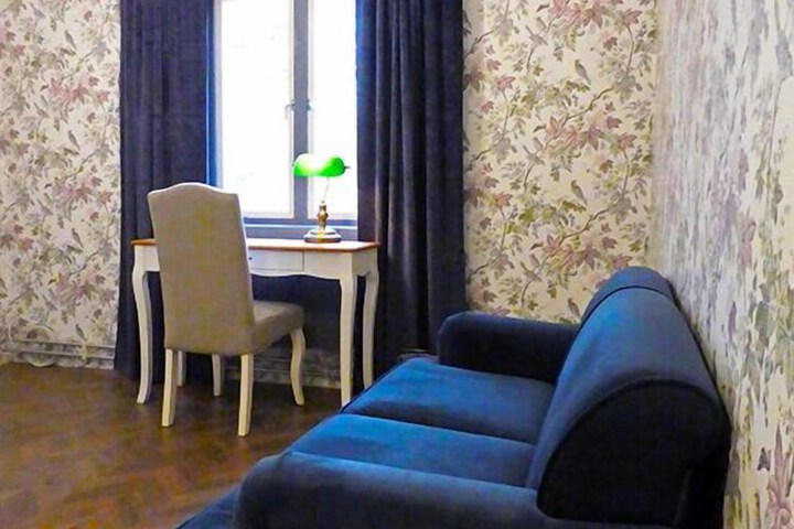 Room 10 of 38