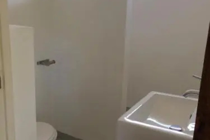 Room 6 of 11