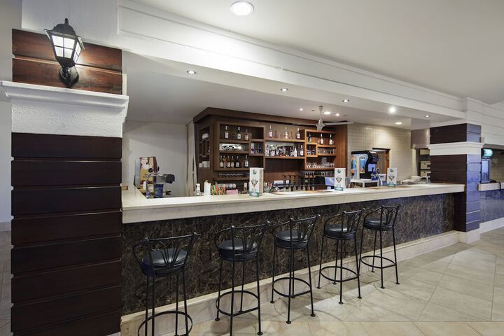 Lounge 123 of 182