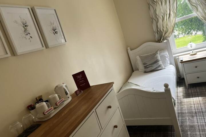 Room 6 of 11