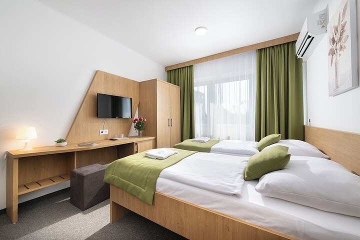 Room 8 of 24