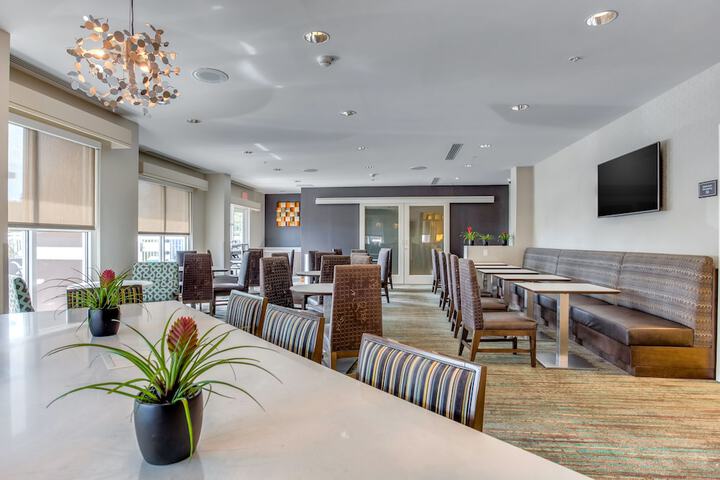 Lobby lounge