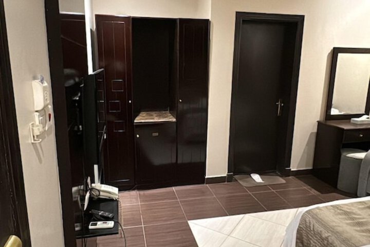 Room 9 of 26