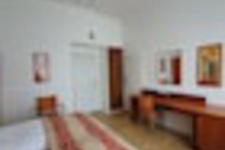 Room 95 of 324