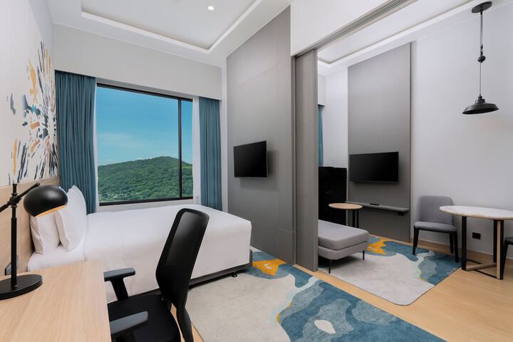 Room 26 of 142