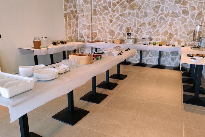 Dining 74 of 126