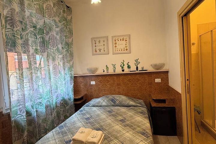 Room 9 of 26