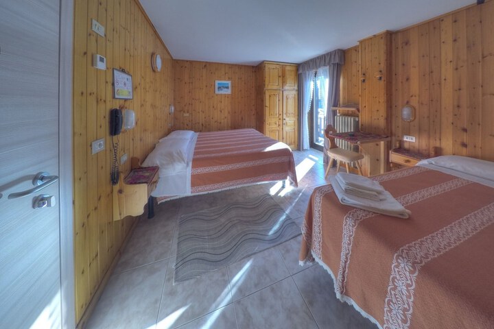 Room 35 of 63