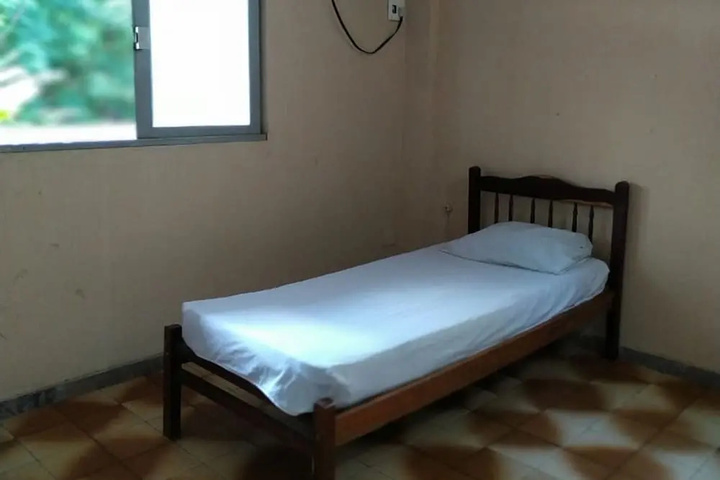 Room 6 of 11