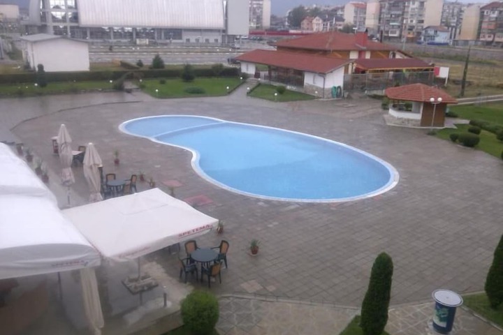 Pool 33 of 61