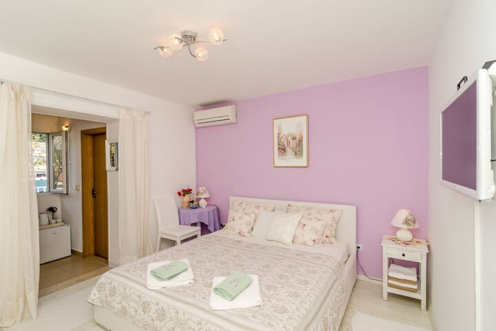 Room 5 of 64