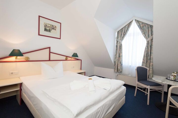 Room 4 of 35