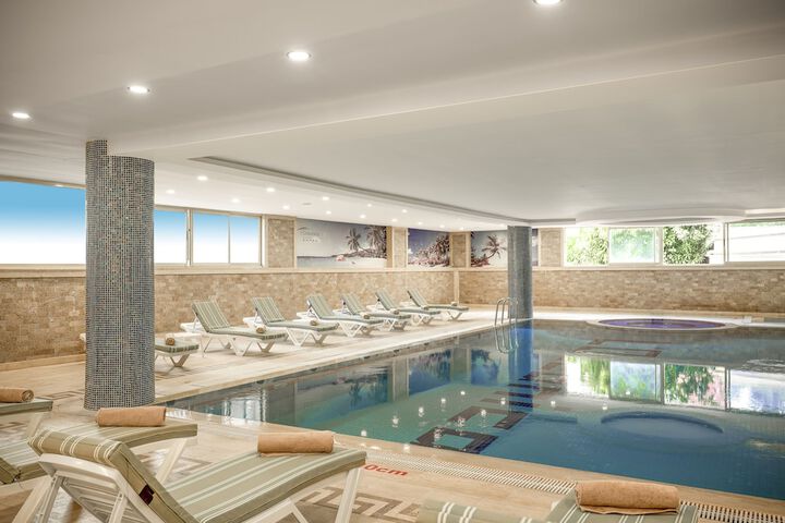 Hotel with Pool