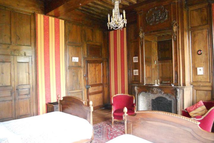Room 16 of 48