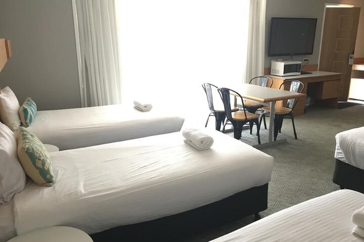 Room 11 of 34