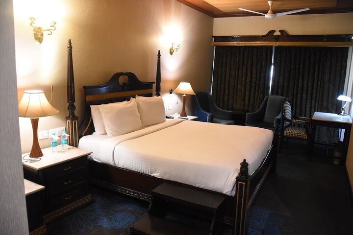 Room 10 of 38