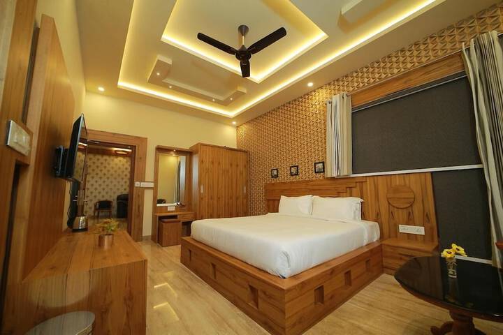 Room 5 of 11
