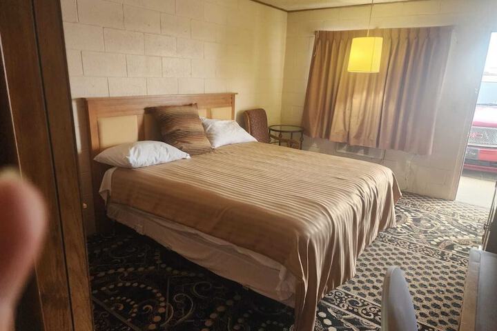 Room 7 of 19
