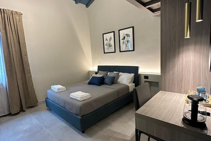 Room 8 of 19