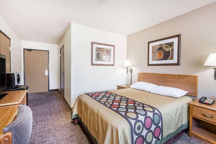 1 Queen Bed (6 of 11)