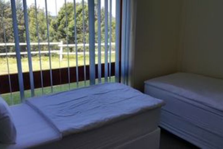 Room 9 of 18