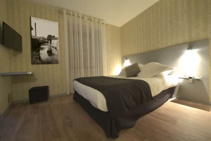 Room 3 of 7