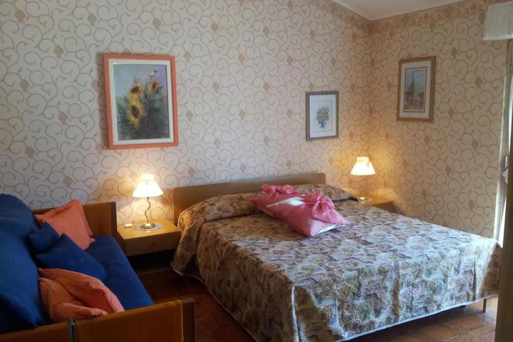 Room 4 of 11