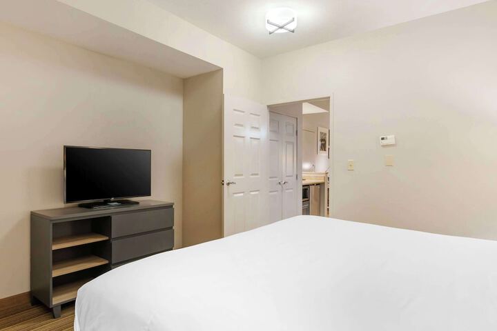 1 King Bed (15 of 20)