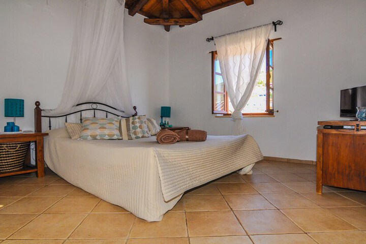 Room 2 of 22