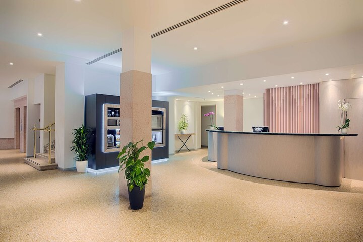 Entrance & Lobby