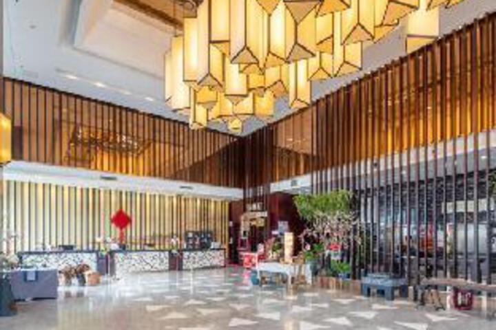 Scholars Hotel (Zhenjiang City Government Sports Exhibition Center)