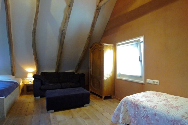 Room 10 of 76