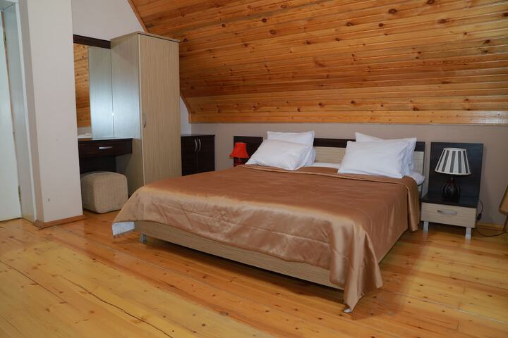 Room 8 of 21