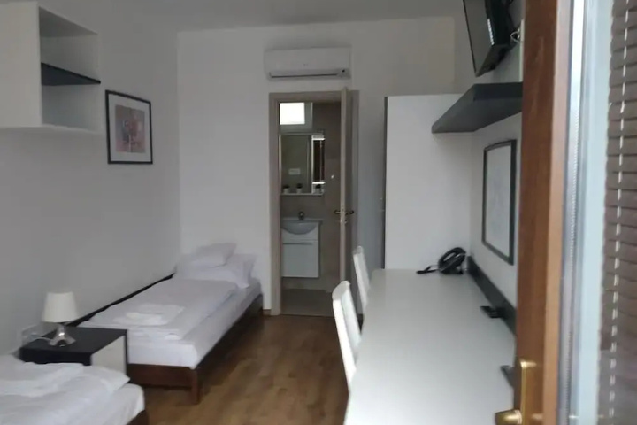 Room 2 of 9