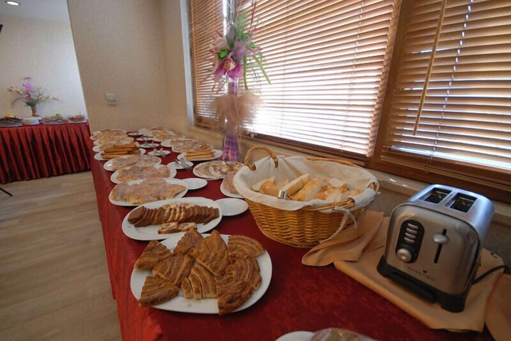 Dining 46 of 62
