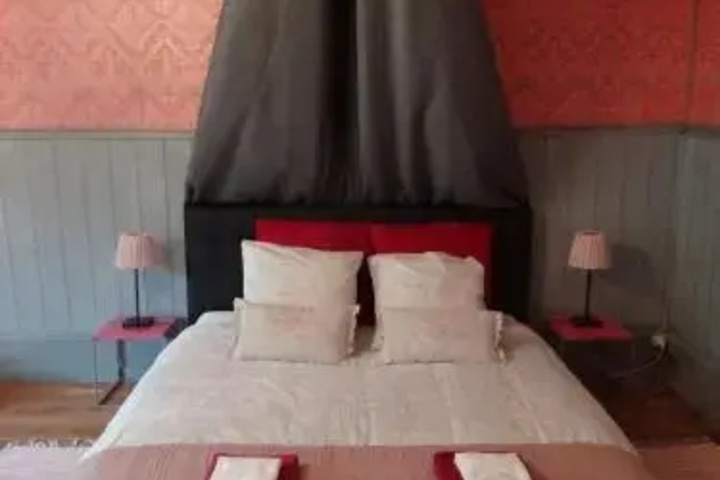 Room 2 of 11