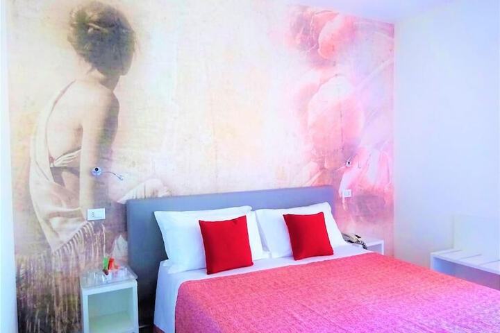 Room 8 of 108
