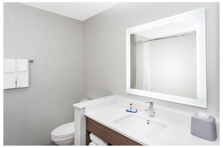 Double Accessible (4 of 4)