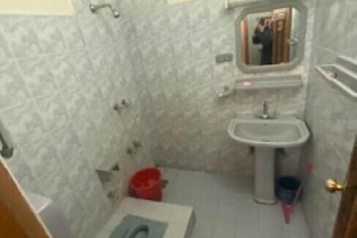 Room 5 of 14