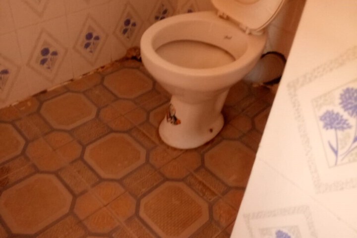 Room 10 of 12