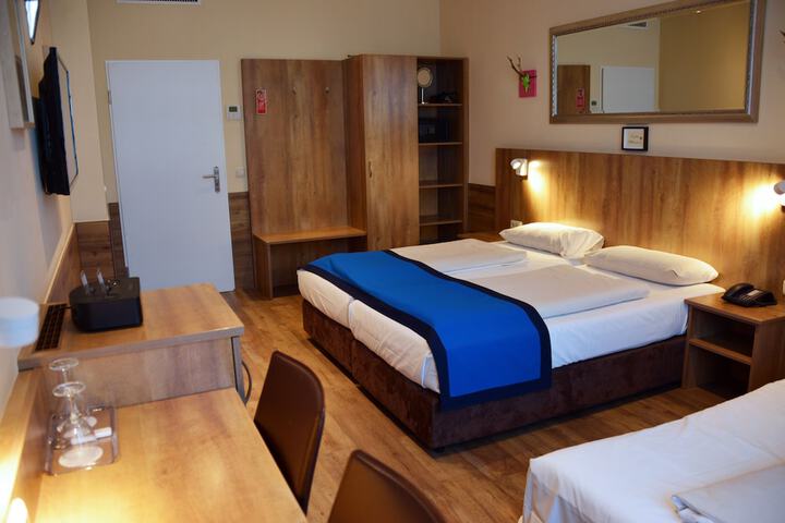 Room 65 of 136