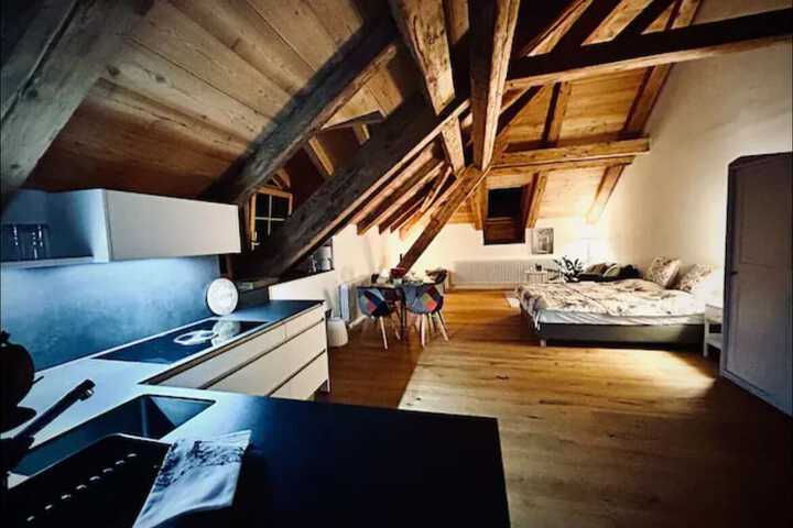 Room 10 of 19