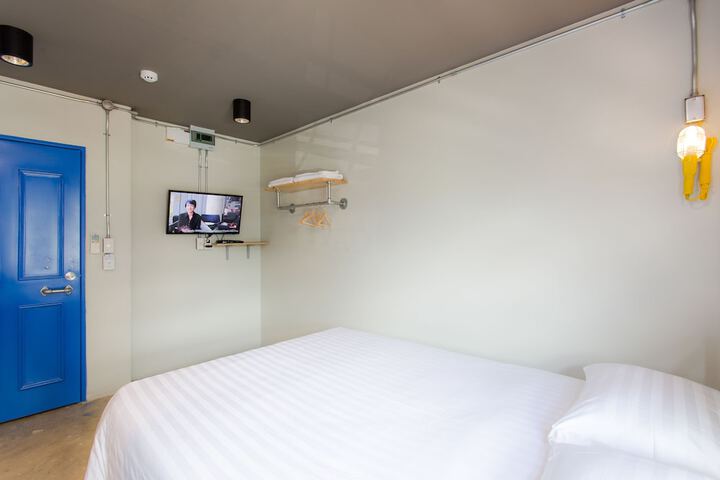 Room 9 of 34