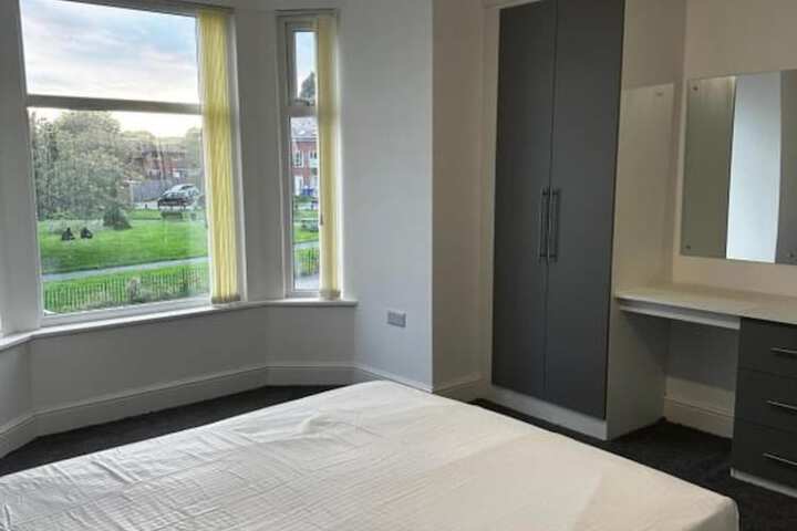Room 8 of 12