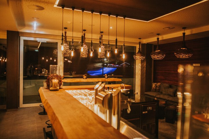 Lounge 105 of 115