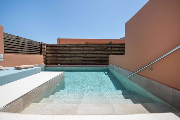 Room 34 of 312