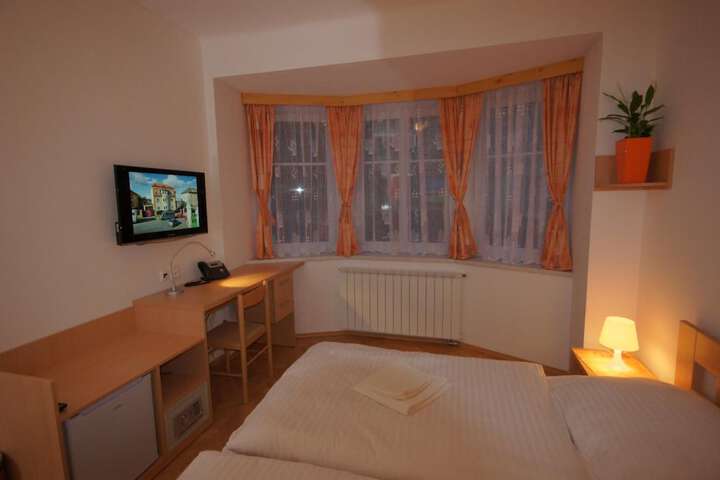 Room 6 of 38